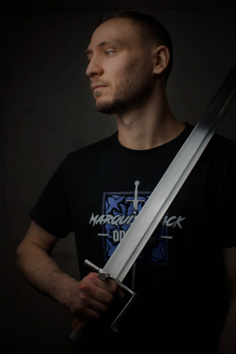 Maxence Favre en tenue moderne de protection